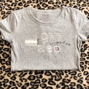American Eagle embroidered tshirt